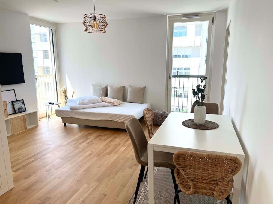 Donaublick Oasis: Stylische Wohnung 비엔나 외부 사진