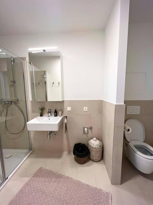 Donaublick Oasis: Stylische Wohnung 비엔나 외부 사진